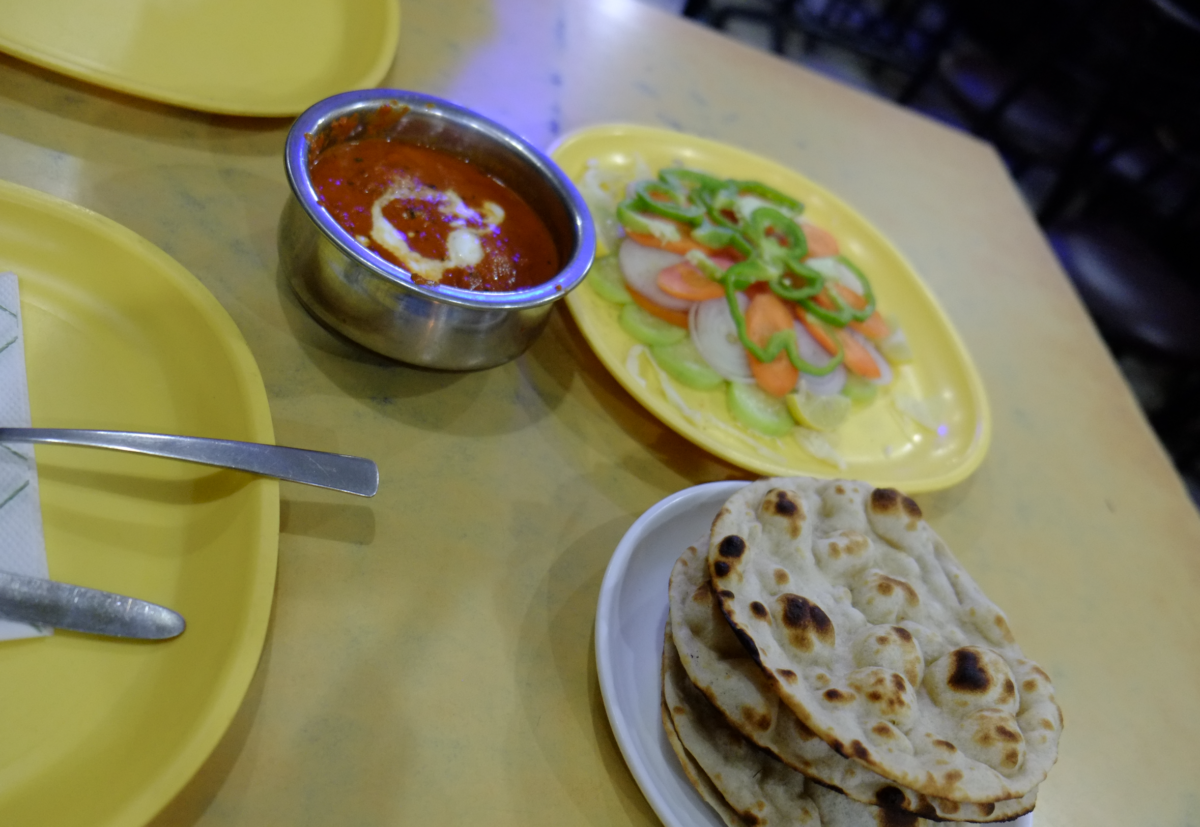 インドの食堂で出てくるカレー