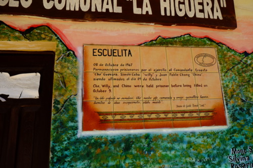 ボリビアでチェゲバラの没地を訪れる。バジェグランデ でゲバラにまつわるミュージアム見学。死体が公開された洗濯台、チュロー谷、イゲラ村に訪れた。